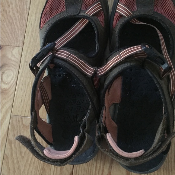 EUC Merrell Leather and Mesh Closed Toe Sandals - Picture 5 of 7